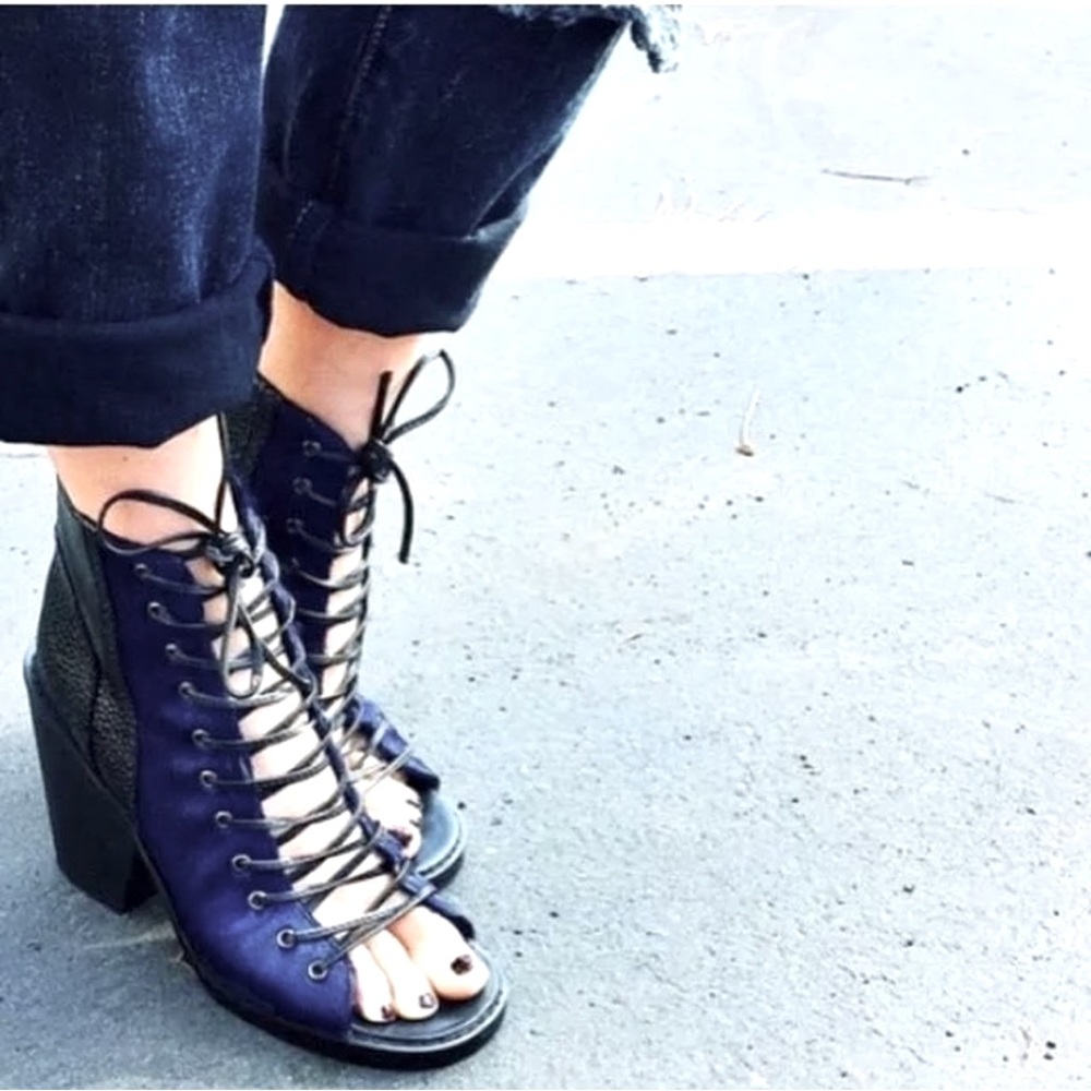 Finders Keepers | hitched booties navy pony hair size 7